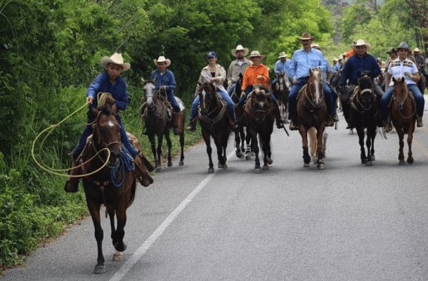 No hay que "satanizar" cabalgatas por consumo de alcohol: Federación