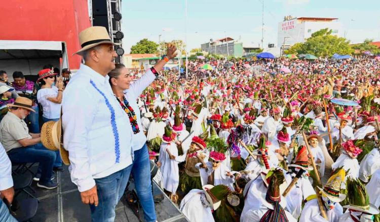 Acude gobernador Carlos Merino a festejos del último domingo del carnaval de Tenosique