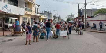 Toman clases en la calle alumnos de primaria en Macuspana, exigen rehabilitación de aulas