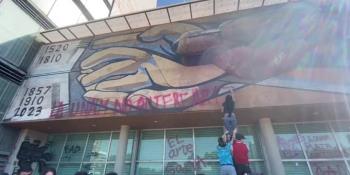 Con pintas en mural de Rectoría, estudiantes de la UNAM denuncian acoso