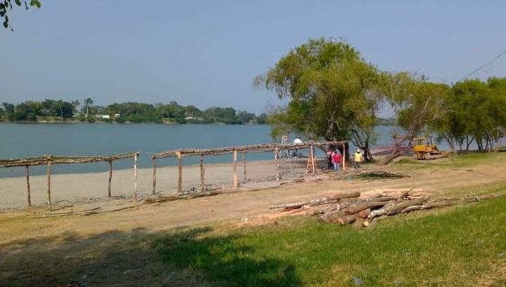 Jonuta inicia limpieza y armado de palapas en playones de cara a la Semana Santa