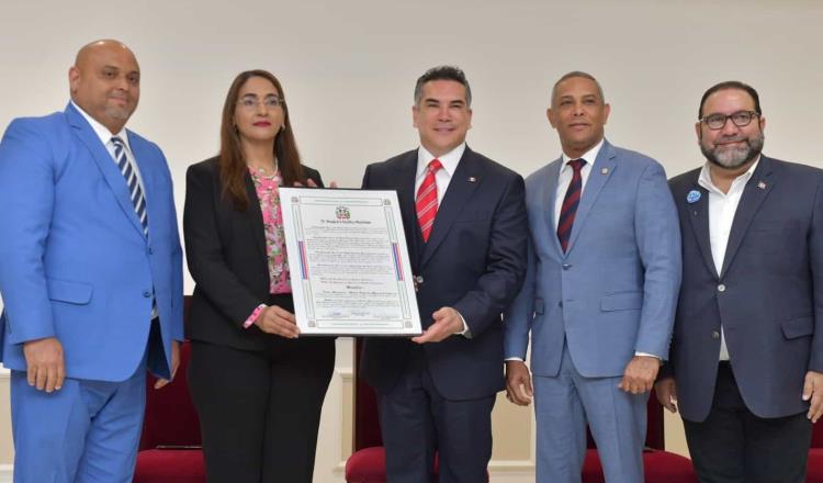 Senado de República Dominicana reconoce carrera política de ‘Alito’