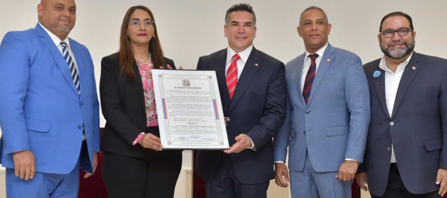 Senado de República Dominicana reconoce carrera política de ‘Alito’