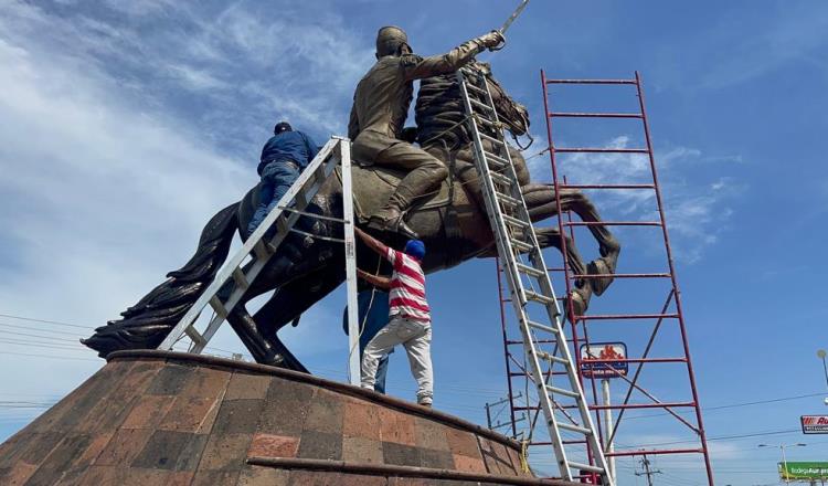 Rechaza Ayuntamiento de Jalpa haber aplicado pintura de aceite a estatua de bronce de Gregorio Méndez