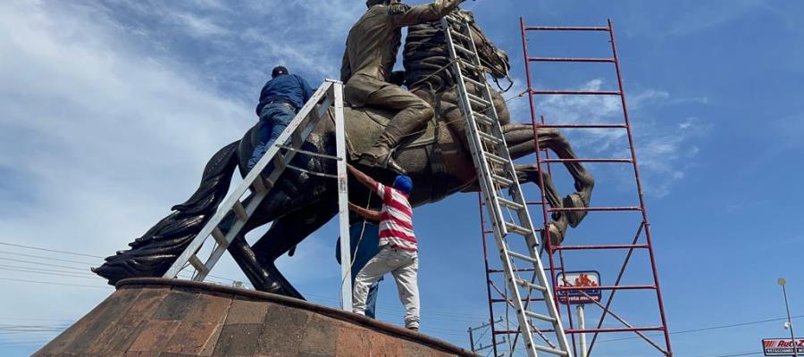 Rechaza Ayuntamiento de Jalpa haber aplicado pintura de aceite a estatua de bronce de Gregorio Méndez