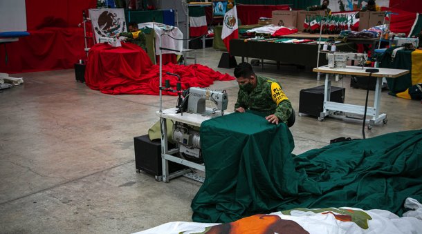 ¡Es la tricolor más bonita! Fabrica Sedena banderas de manera artesanal desde 1982