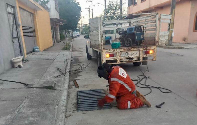 Sustituye SAS rejilla de alcantarilla tras caída de ciclista en Casa Blanca