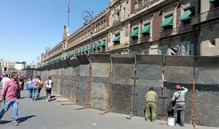 Protegen Palacio Nacional con vallas metálicas, previo a marcha en defensa del INE