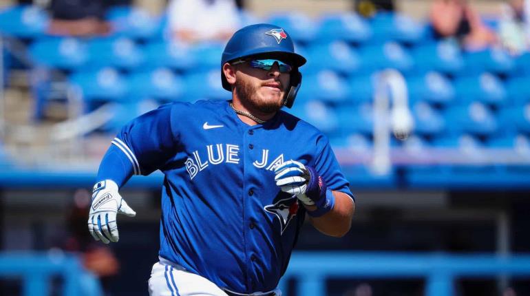 Cácher Alejandro Kirk no asistirá al Clásico Mundial de Béisbol con México por el nacimiento de su hijo