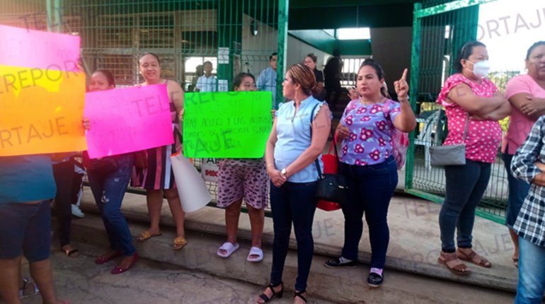 Denuncian 6 casos de acoso en escuela de villa El Cielo; padres cierran Cecyte 19