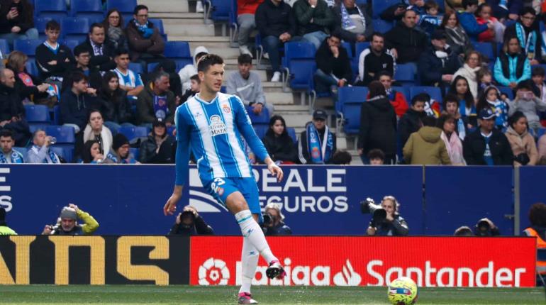 César Montes es buscado en la Premier League por el Wolverhampton y el Nottingham Forest