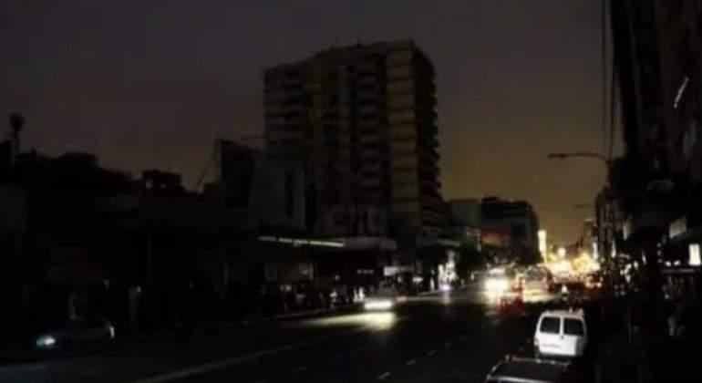 Apagón masivo en Argentina deja sin energía a medio país