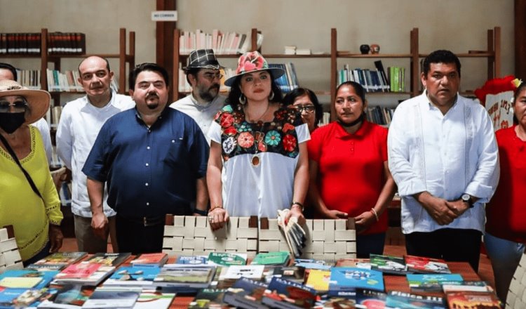 Recibe Cultura federal biblioteca que fue casa de AMLO en Tepetitán