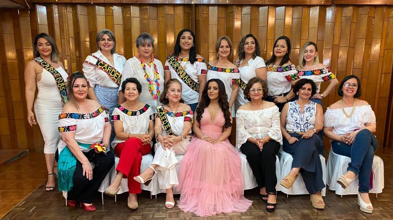 Karen del Rocío García, de Cárdenas, sostiene reunión con ex embajadoras y la flor Tabasco 2010