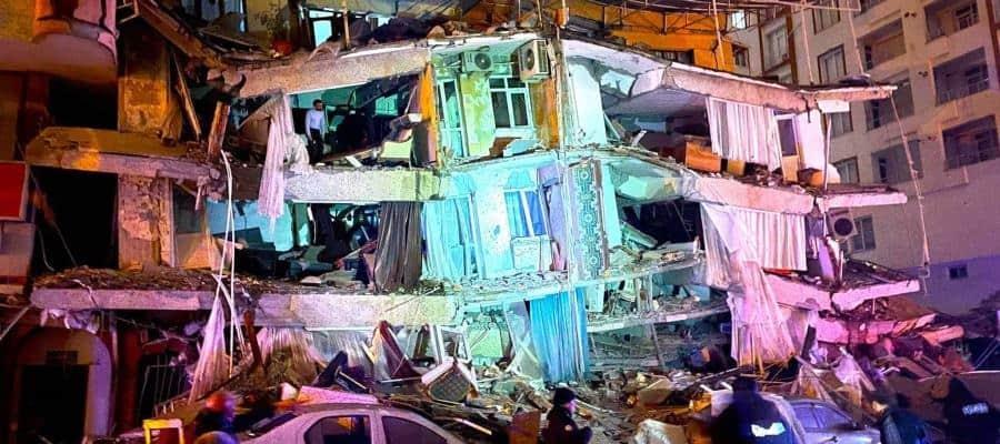 Turquía reporta 46 mil los muertos por sismos al cumplirse un mes de la tragedia