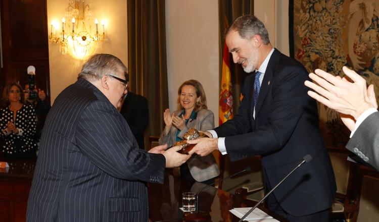Entregan Premio de Economía Rey de España a Agustín Carstens