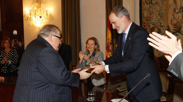 Entregan Premio de Economía Rey de España a Agustín Carstens