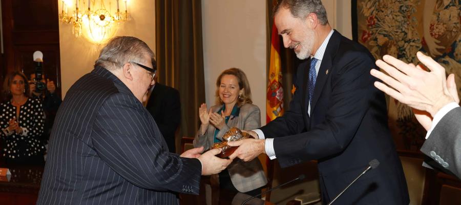 Entregan Premio de Economía Rey de España a Agustín Carstens