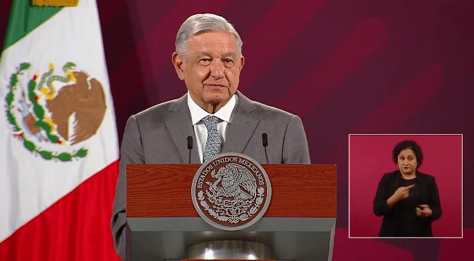 Evita AMLO hablar sobre promoción de Sheinbaum en periódico Regeneración