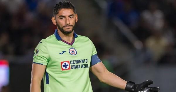 Chuy Corona piensa en renovar con Cruz Azul un año más y luego retirarse