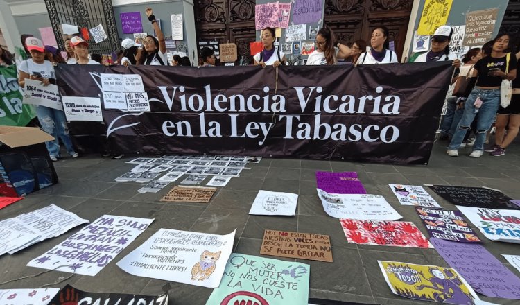 Claman justicia para víctimas de feminicidio en Tabasco, en el Día Internacional de la Mujer