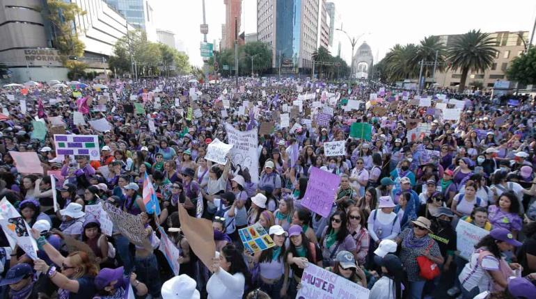 "López Obrador es un macho opresor": Marchan feministas por 8M en CDMX