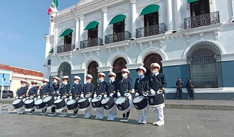 En el Día de las Bandas de Guerra alumnos del Colegio Villahermosa se lucen en Plaza de Armas