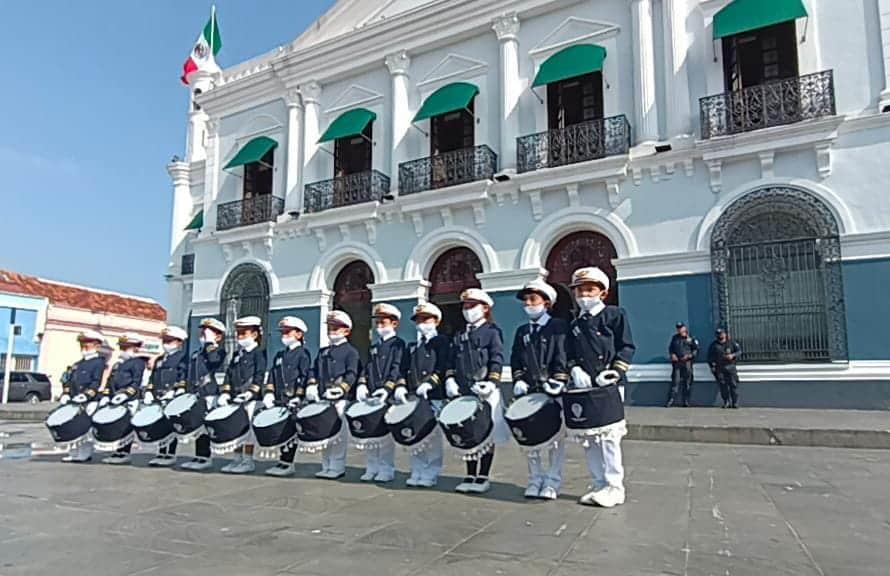 En el Día de las Bandas de Guerra alumnos del Colegio Villahermosa se lucen en Plaza de Armas