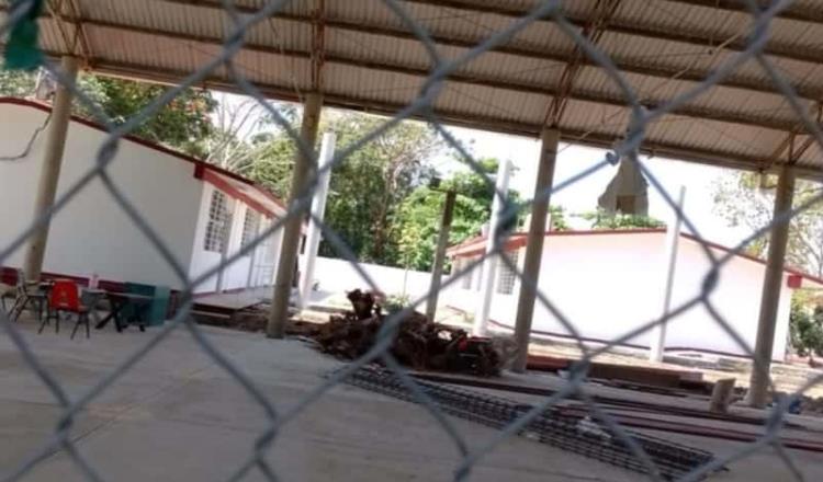 Padres de familia piden destitución de directora de la primaria de Lomas de Ocuiltzapotlán