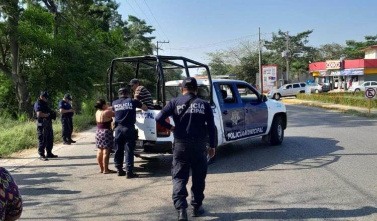 Choca volteo contra patrulla de Policía Municipal en Ciudad Pemex