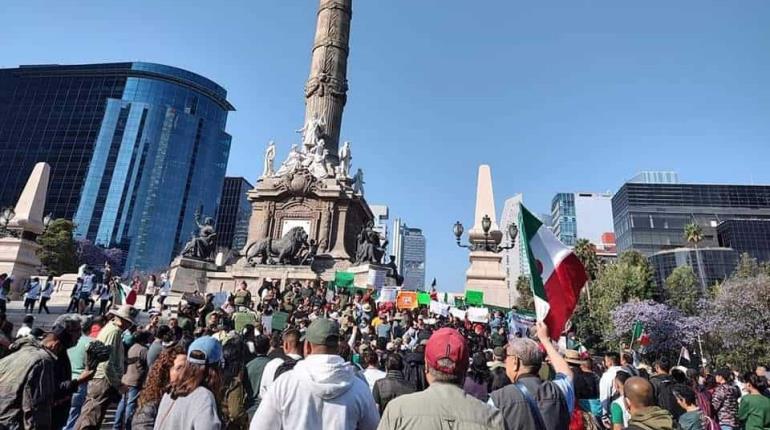 Marchan en defensa de militares encarcelados en México