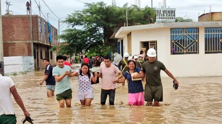 Van 5 muertos tras lluvias e inundaciones en Perú