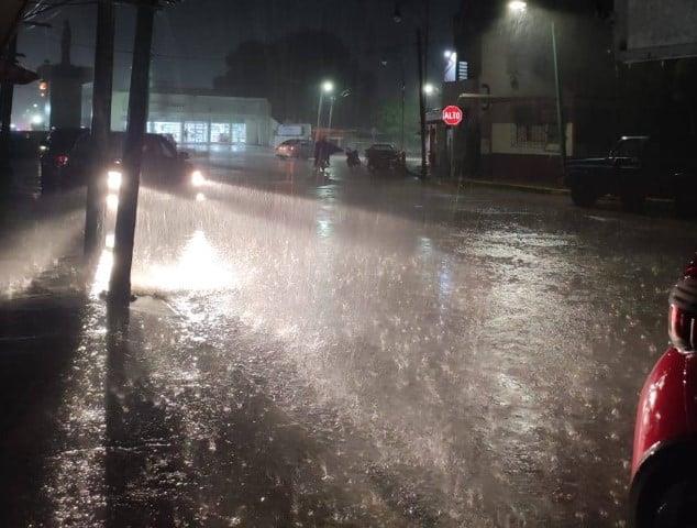 Lluvia y granizo sorprenden a habitantes de Tenosique