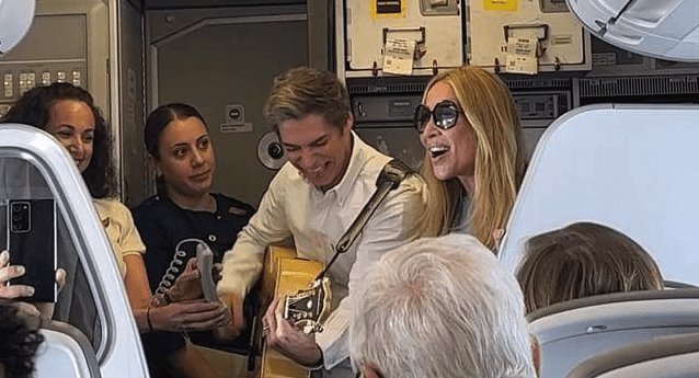 [VIDEO] Carlos Baute y Marta Sánchez calman a pasajeros durante turbulencia en vuelo