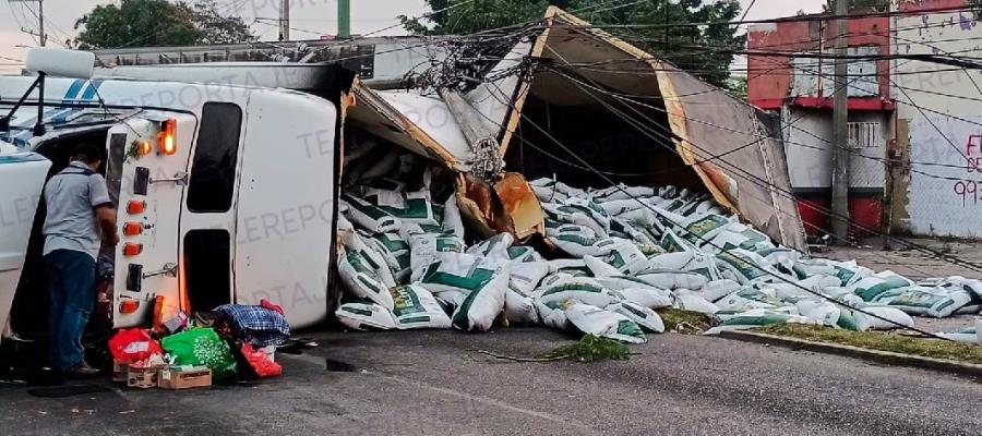 Trailero a disposición de la Fiscalía; colisiona en Periférico y desquicia circulación por horas