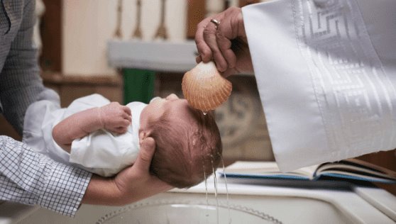 ¡Adiós a padrinos de Bautismo y Confirmación! Diócesis italiana suspenderá estas figuras