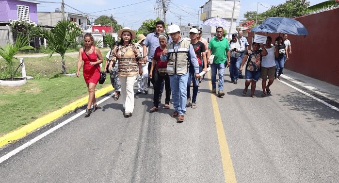 Rehabilita Centro camino principal de Flores del Trópico