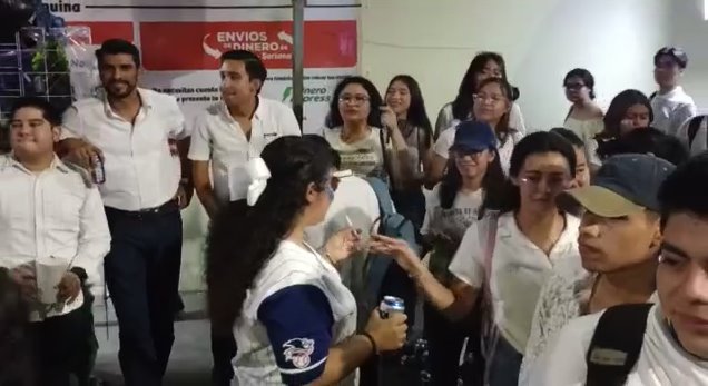 Celebra UJAT Gallo Universitario... Bebidas embriagantes se hacen presentes tras festejo