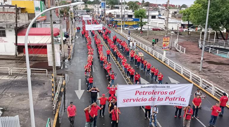 "Nos están matando", reclaman petroleros en el marco del aniversario de la Expropiación Petrolera