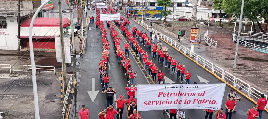 "Nos están matando", reclaman petroleros en el marco del aniversario de la Expropiación Petrolera