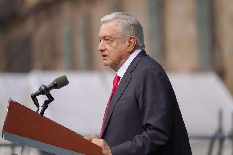 "No regresarán al poder los oligarcas", sentencia AMLO en mitin de Expropiación Petrolera