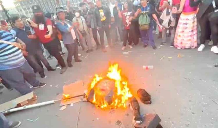 Condenan quema de piñata con cara de Norma Piña en mitin de Obrador