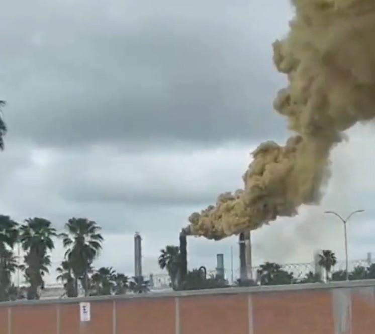 Samuel García anuncia sanción a Pemex por desfogue en refinería de Cadereyta