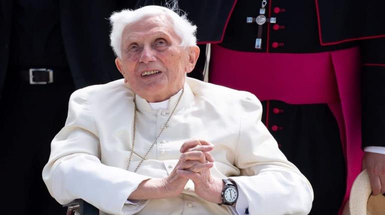 Archivan investigación contra Benedicto XVI por encubrir abusos