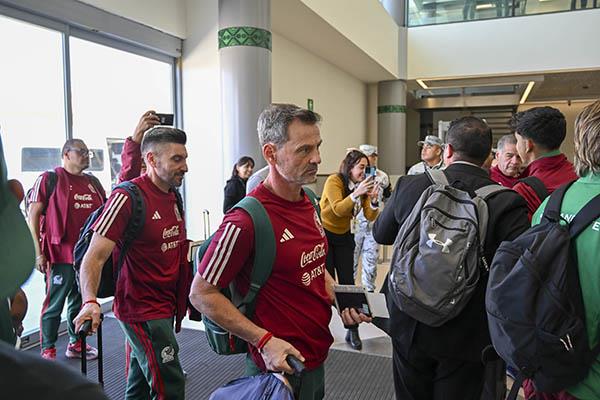 Selección Mexicana viajó a Surinam sin Henry Martin, Luis Chávez, Memo Ochoa y Jesús Gallardo