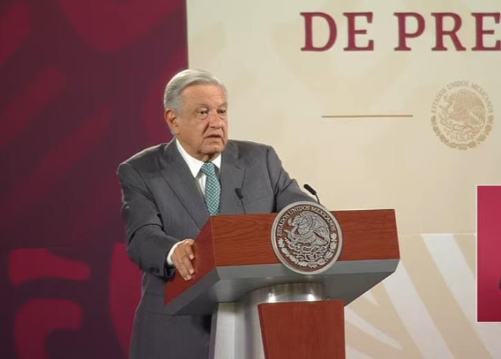 "Me cepilló la ministra": AMLO tras mofarse de encuesta de El Financiero