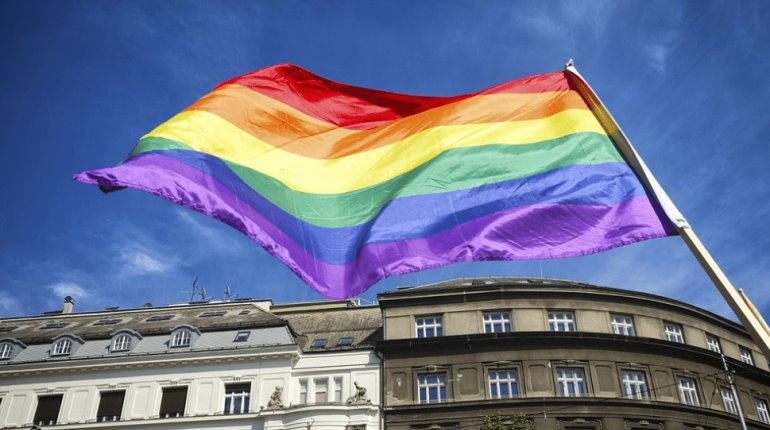 Aprueba Uganda ley que incluye pena de muerte a personas LGBTQ+