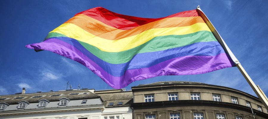 Aprueba Uganda ley que incluye pena de muerte a personas LGBTQ+