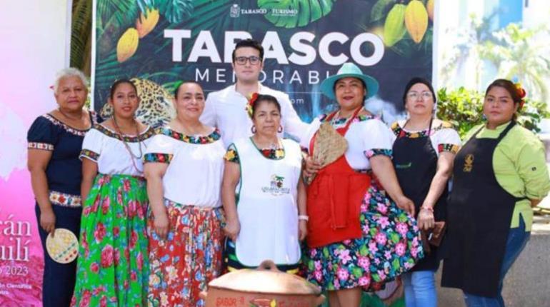 "Chocan" cocineras tradicionales en Centro durante Duelo de Fogones