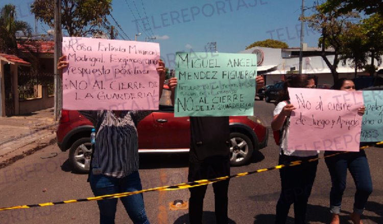 Les avisan cierre de guardería del IMSS y padres de familia bloquean 27 de Febrero